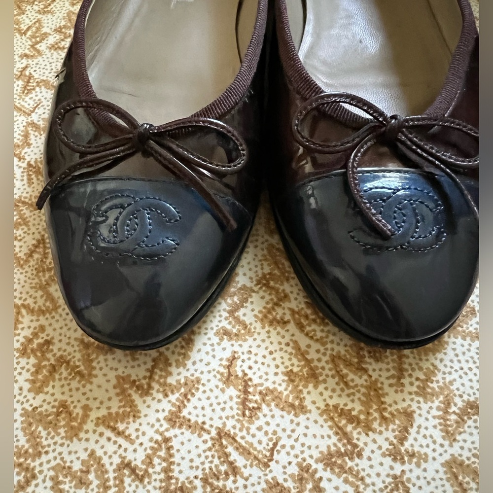 Patent leather Chanel ballet flats 38.5 navy and brown